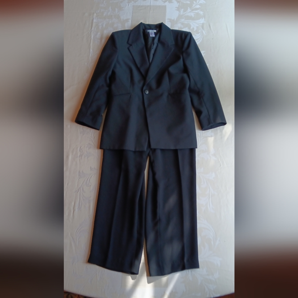 Laura Clement collection Black Pantsuit Jacket and Pant Size 14